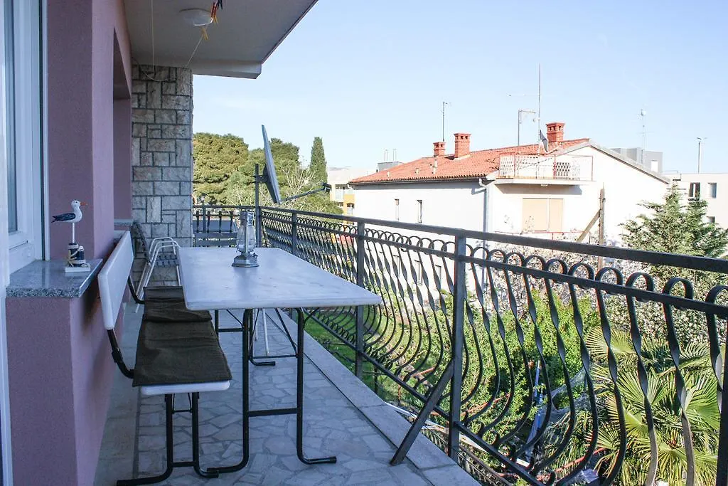 Duplex Apartment Eleonora Banjole 0*,